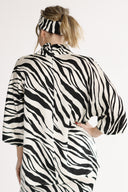 Bekka bluse sort og hvit zebra