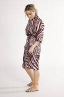 Cornelia kjole brun og rosa zebra