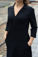 Kristine svart midilang kjole