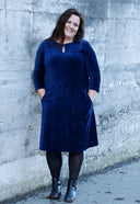 Trude marineblå babycord kjole