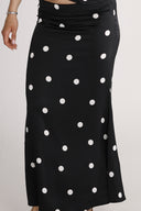 Lill skjørt i sort og hvit polkadots