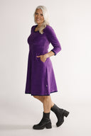 Nille violett babycord kjole